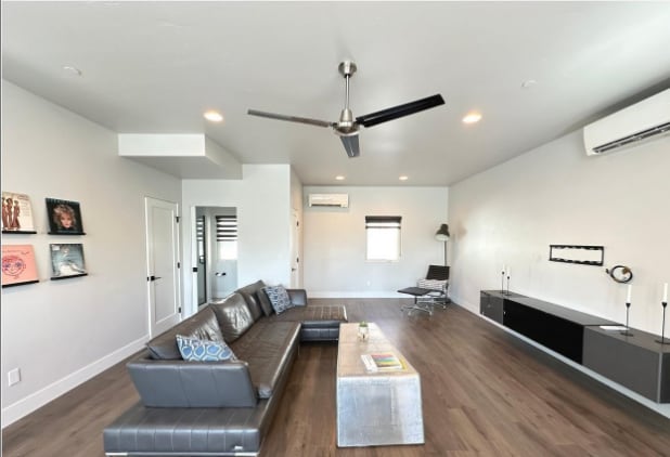 Building Photo - 1514 W River St