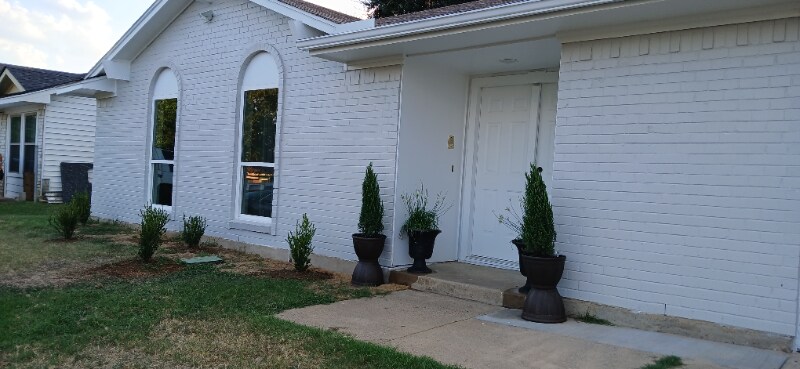 Primary Photo - 2437 Miller St