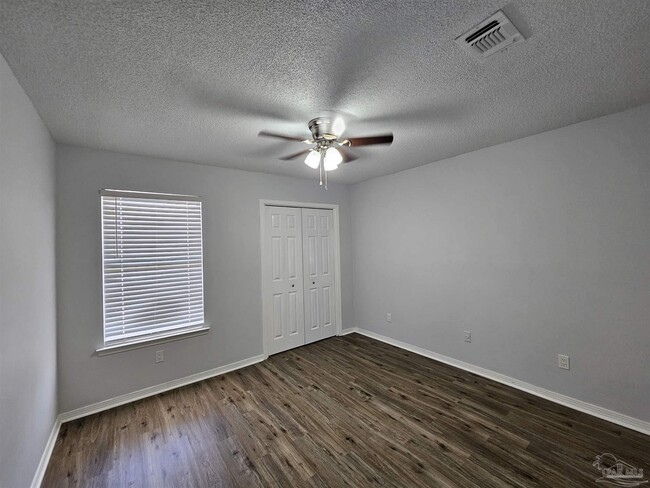 Foto del edificio - 1275 College Pkwy
