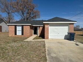 Building Photo - 202 Village Pl