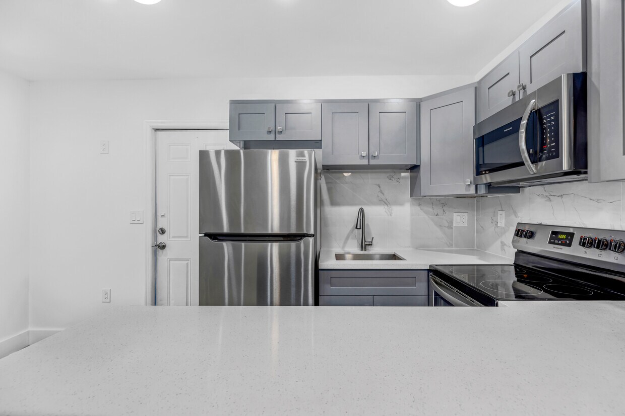 Foto principal - 1648 SW 7th St