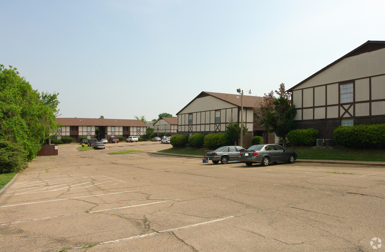 Building Photo - Holly Hill Apartments