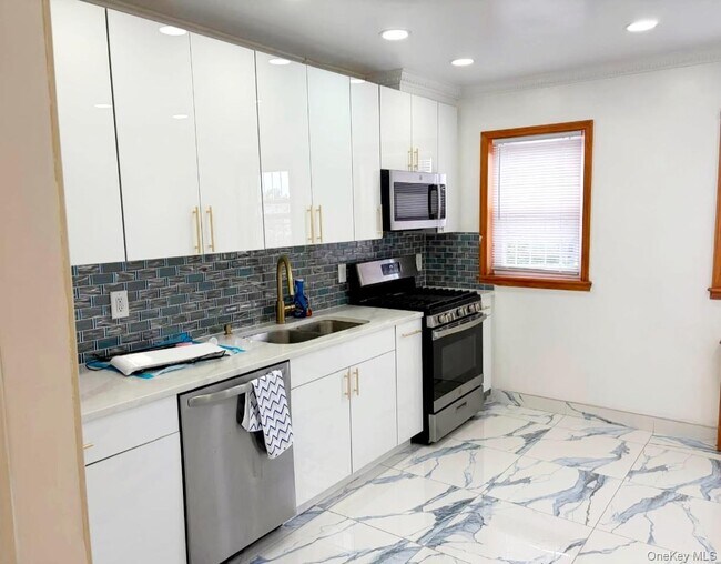 Foto del edificio - 108-23 64th Ave