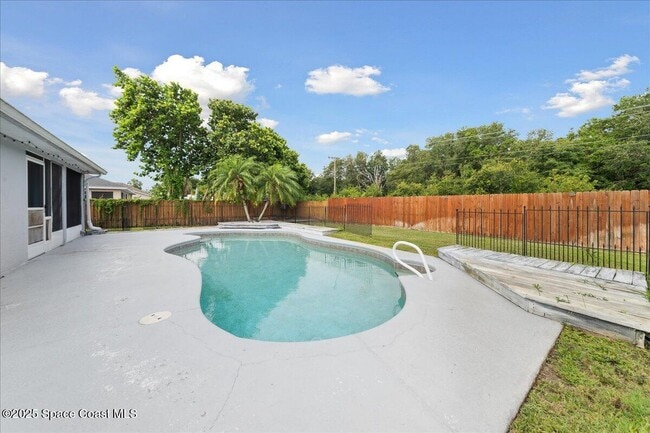 Foto del edificio - 897 Hunters Creek Dr