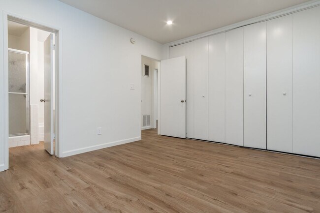 Foto del edificio - 4653 Fulton Ave