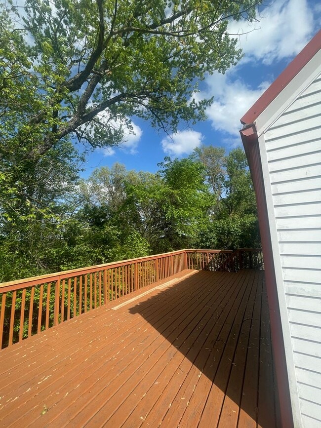 Building Photo - AVAILABLE NOW!! 4 Bed 1.5 Bath Home IN South Park