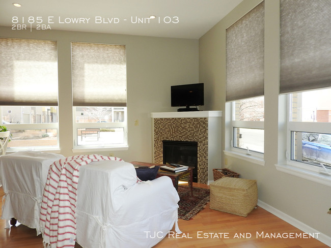 Building Photo - Lowry Condo for Rent!