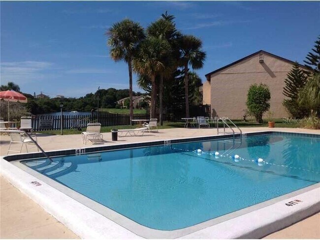 Foto del edificio - 2728D Hidden Lake Blvd