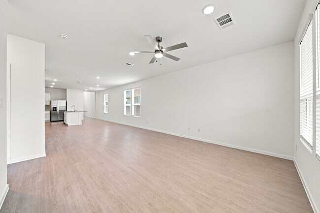 Building Photo - 618 Amber Fls Dr