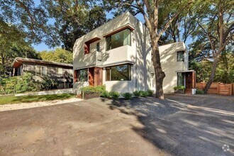 Building Photo - 1114 Mariposa Dr