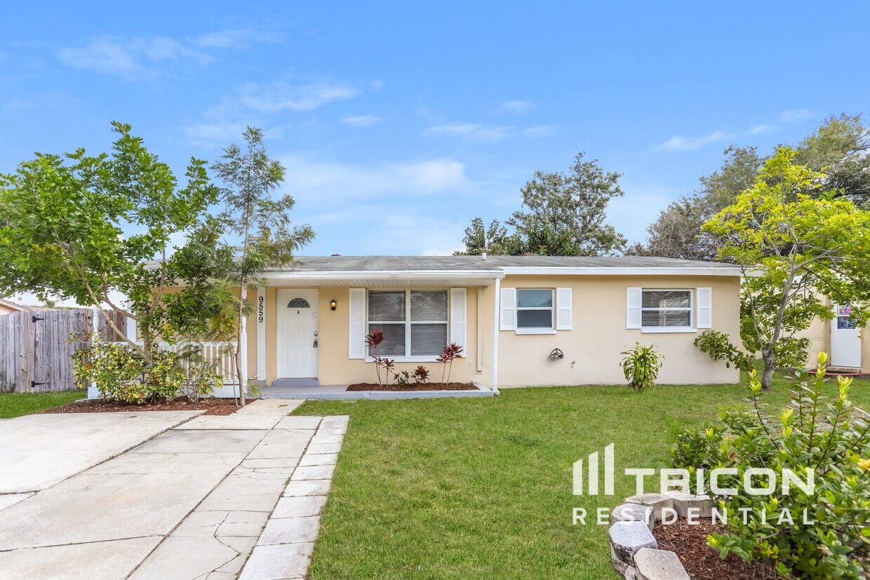 Foto principal - 9559 86th Street Seminole FL