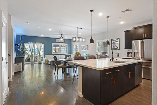 Foto del edificio - Spacious 5 Bedroom Home in Lodi with 1st f...