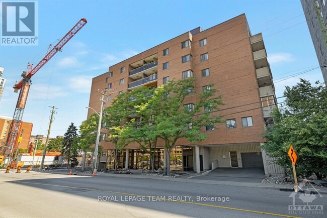 Photo du bâtiment - 191-191 Parkdale Ave