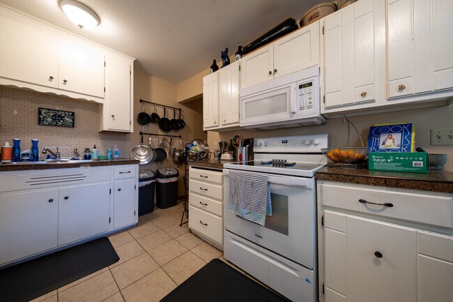 Foto del edificio - 5741 Bloomington Ave