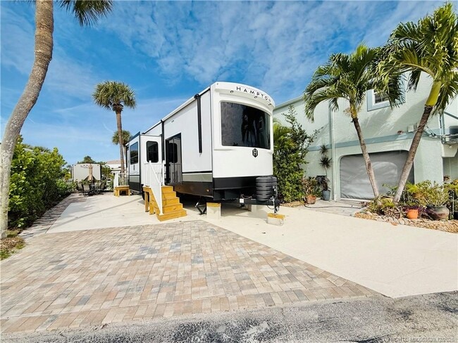 Building Photo - 10725 S Ocean Dr