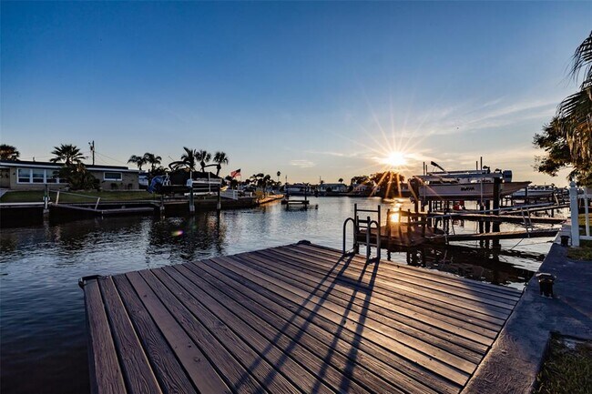Building Photo - 4506 Floramar Terrace