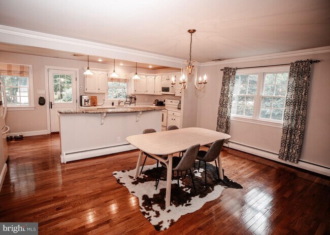 Building Photo - 635 Vassar Rd