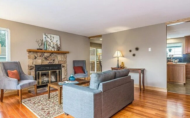 Foto del edificio - Remodeled 3BR Home Near DT Seattle – A/C, ...