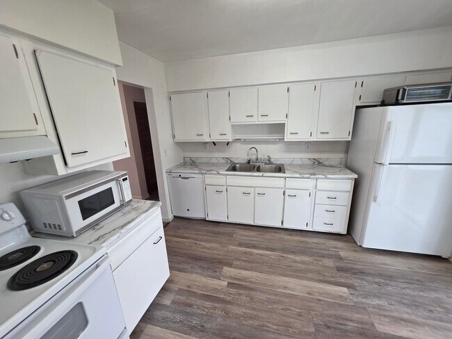 Building Photo - 4 BR Home in WL School District