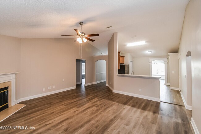 Foto del edificio - 576 Thornberry Rd