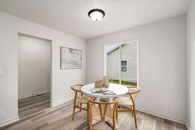 Building Photo - MODERN FINISHES!! 3 Bedroom, 2.5 Bathroom Home in Knoxville!
