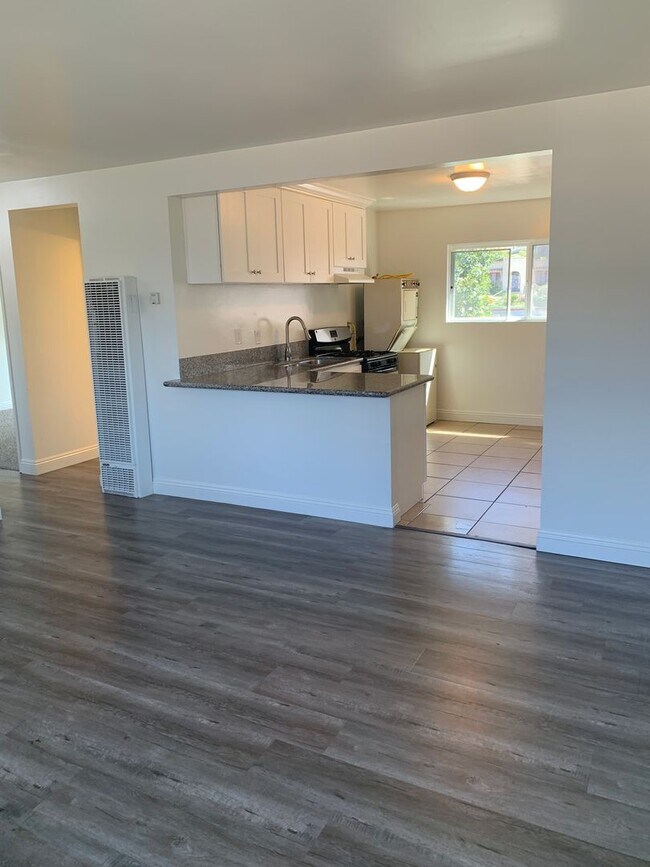 Foto del edificio - For Lease 2+1 Upstairs Duplex Ventura, CA