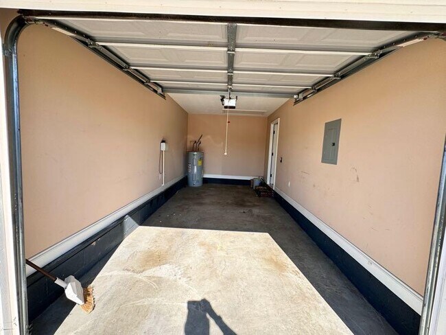 Foto del edificio - 2205 Whitney S Ct