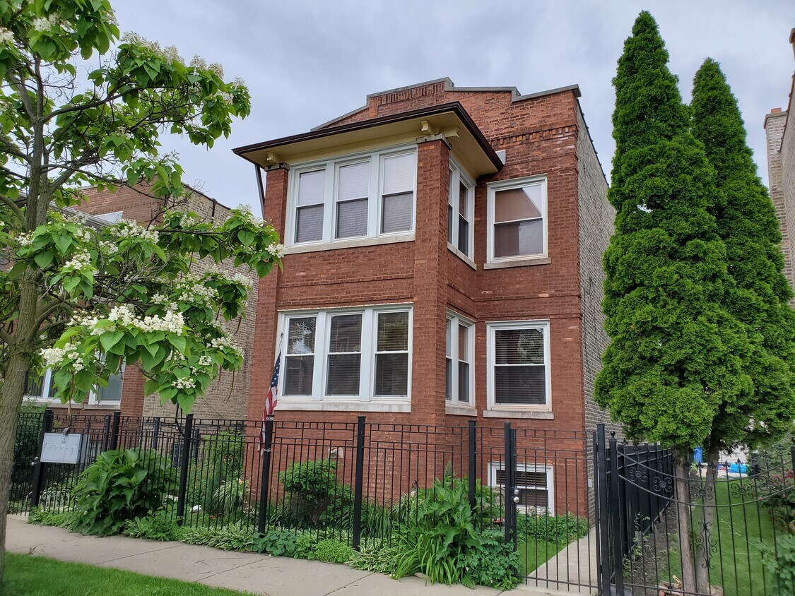 Fornt - 2734 N Campbell Ave