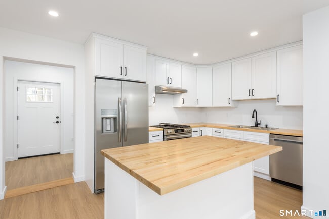 Building Photo - 28 Townsend St