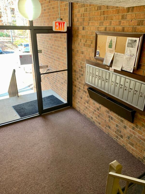 Foto del edificio - 1503 Regency Woods Rd