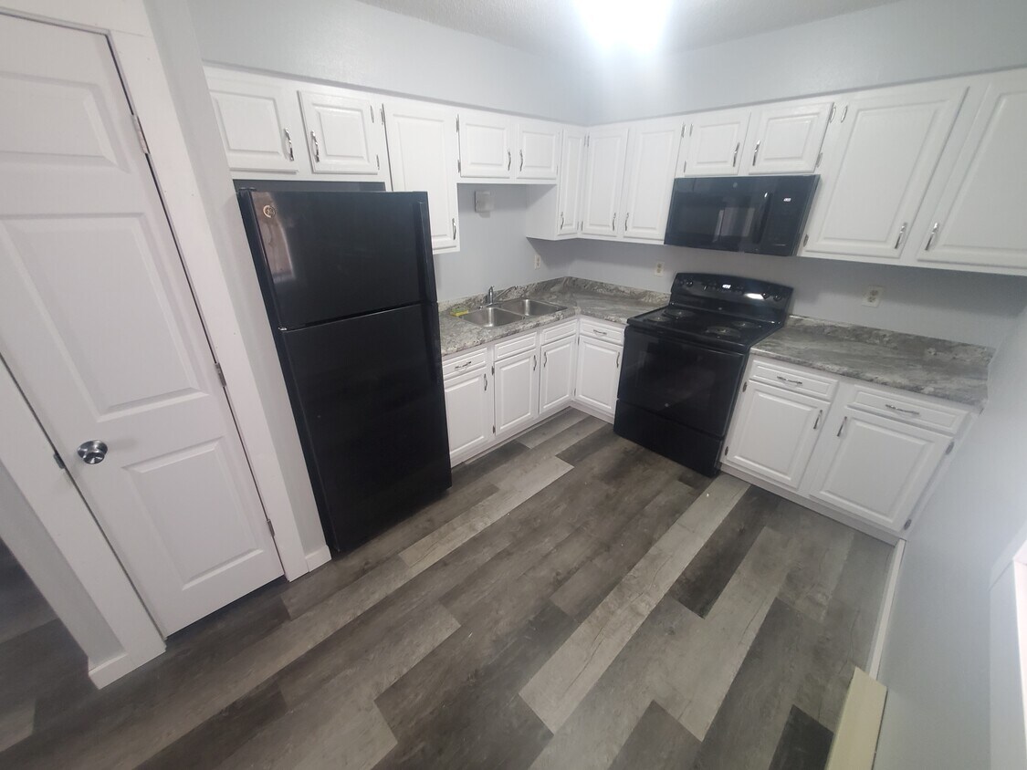 1014 Pine St Unit 8, La Crosse, WI 54601 Apartments in La Crosse, WI