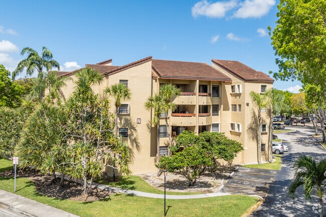 Foto del edificio - Kenland Pointe Condo II
