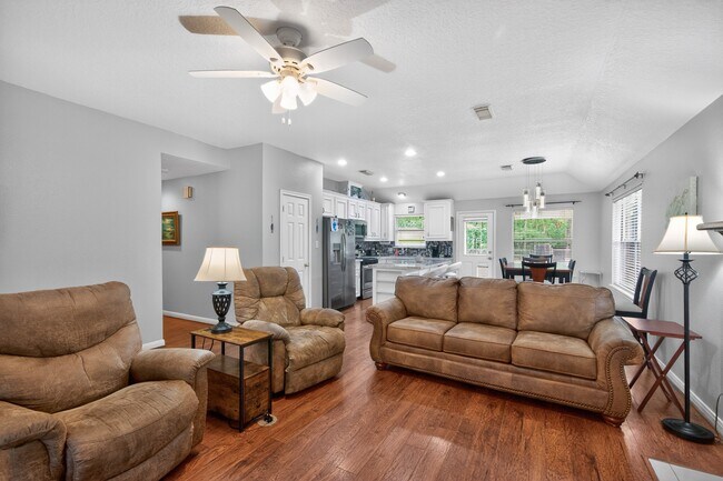 Foto del edificio - 1017 Pin Oak Dr