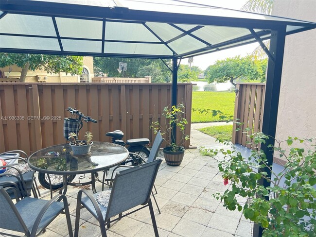 Foto del edificio - 8116 Severn Dr