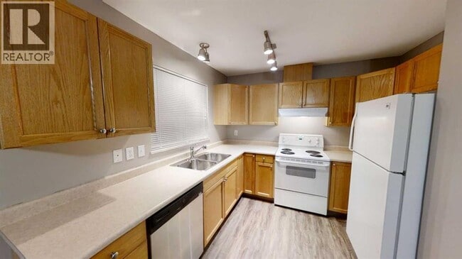 Building Photo - 13025-13095 95 St