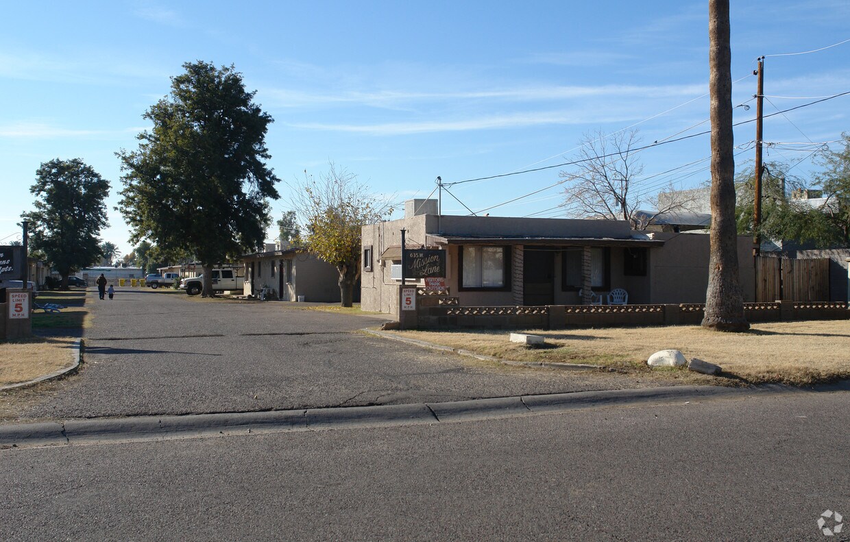 Primary Photo - Bretwood Apartments