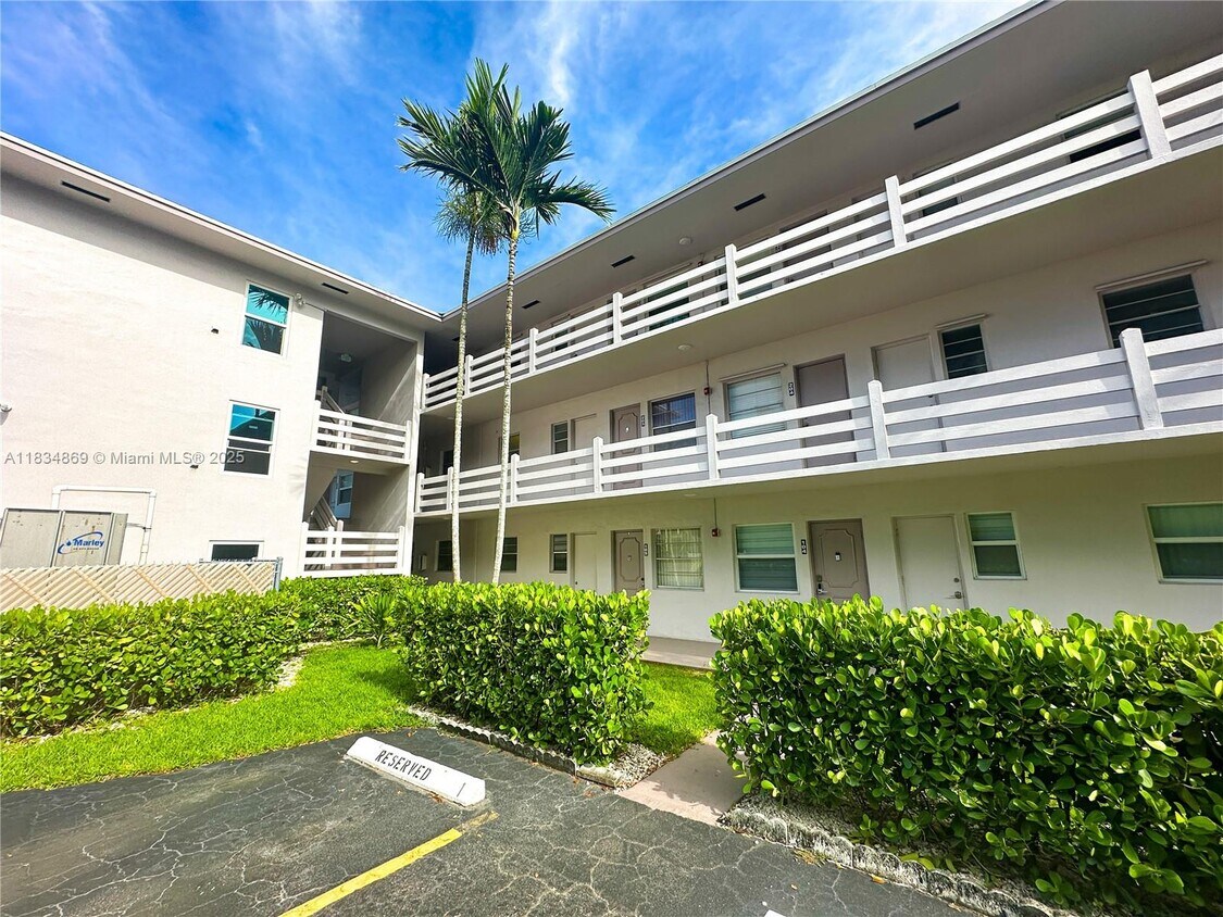 Foto principal - 700 Layne Blvd