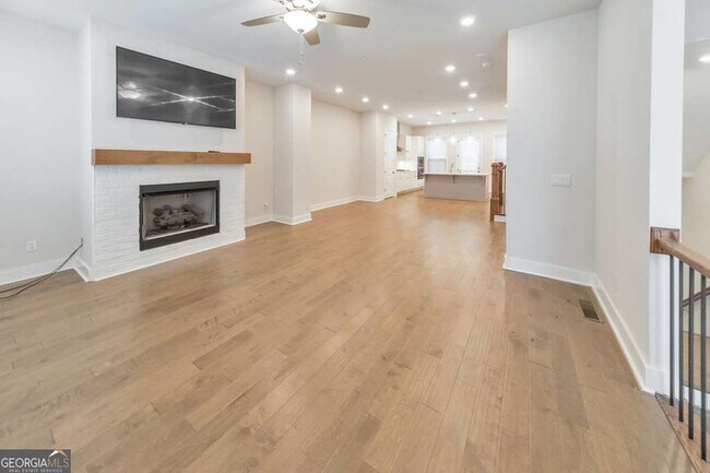 Foto del edificio - 413 Bishop Ln