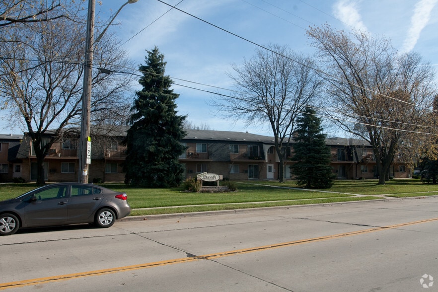 Plaza IV Apartments Rentals Saint Francis, WI