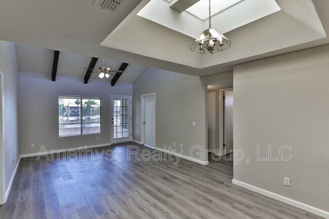 Foto del edificio - 11666 N 28th Dr