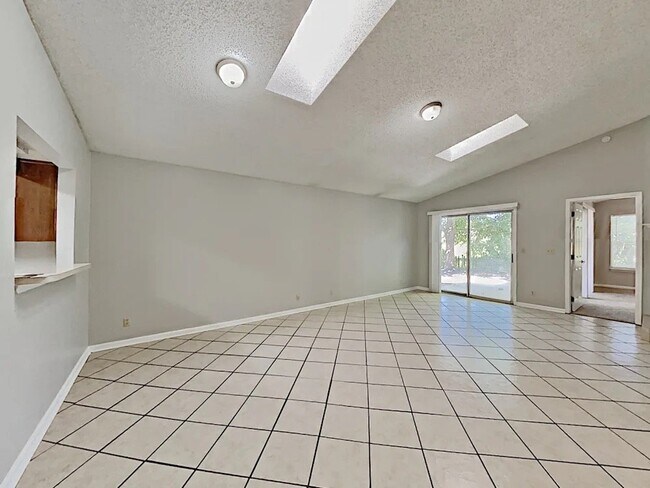 Building Photo - 385 Filmore Dr