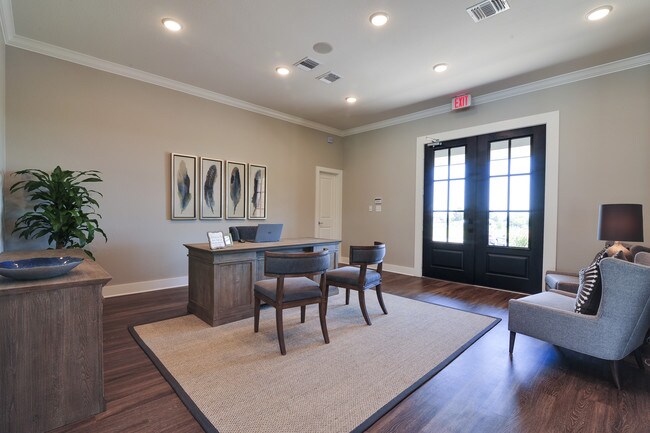 Oficina de arrendamiento - Midtown Apartments