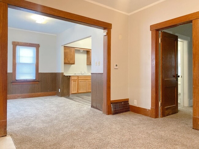 Foto del edificio - Updated 1 bed 1 bath with walk out basemen...