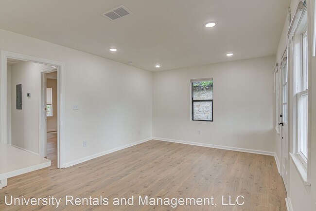 Foto del edificio - 2 br, 1 bath House - 921 SW 6th Ave Unit B