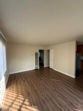 Building Photo - 761 Shepherd Ave