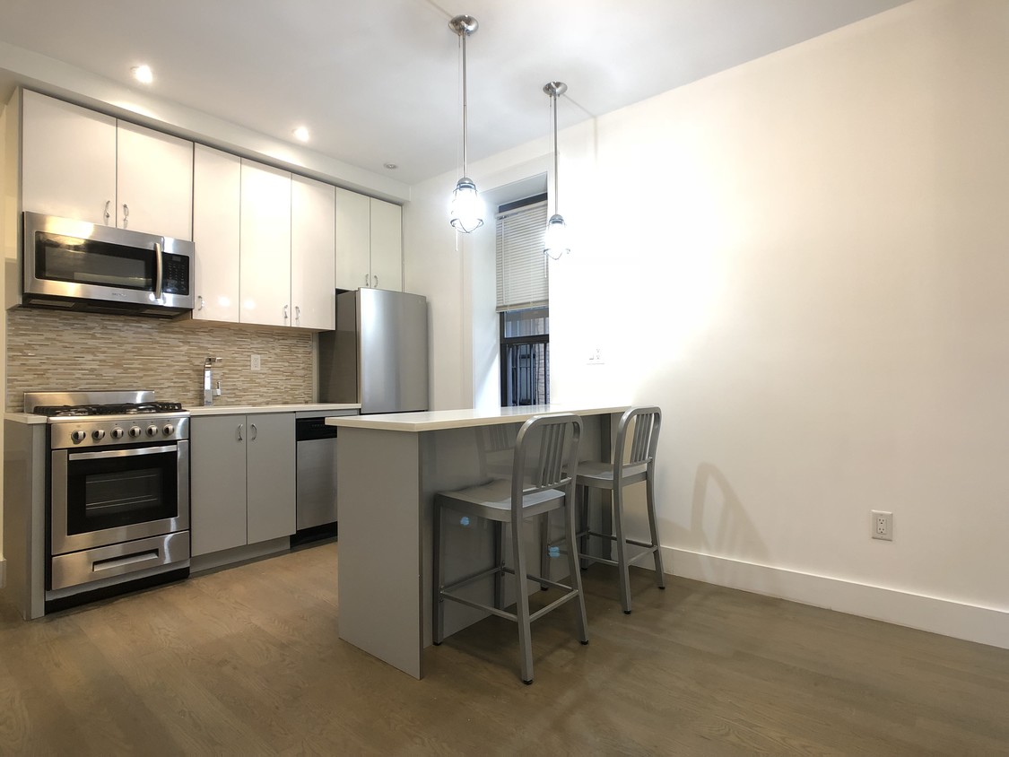Foto principal - 48 W 138th St