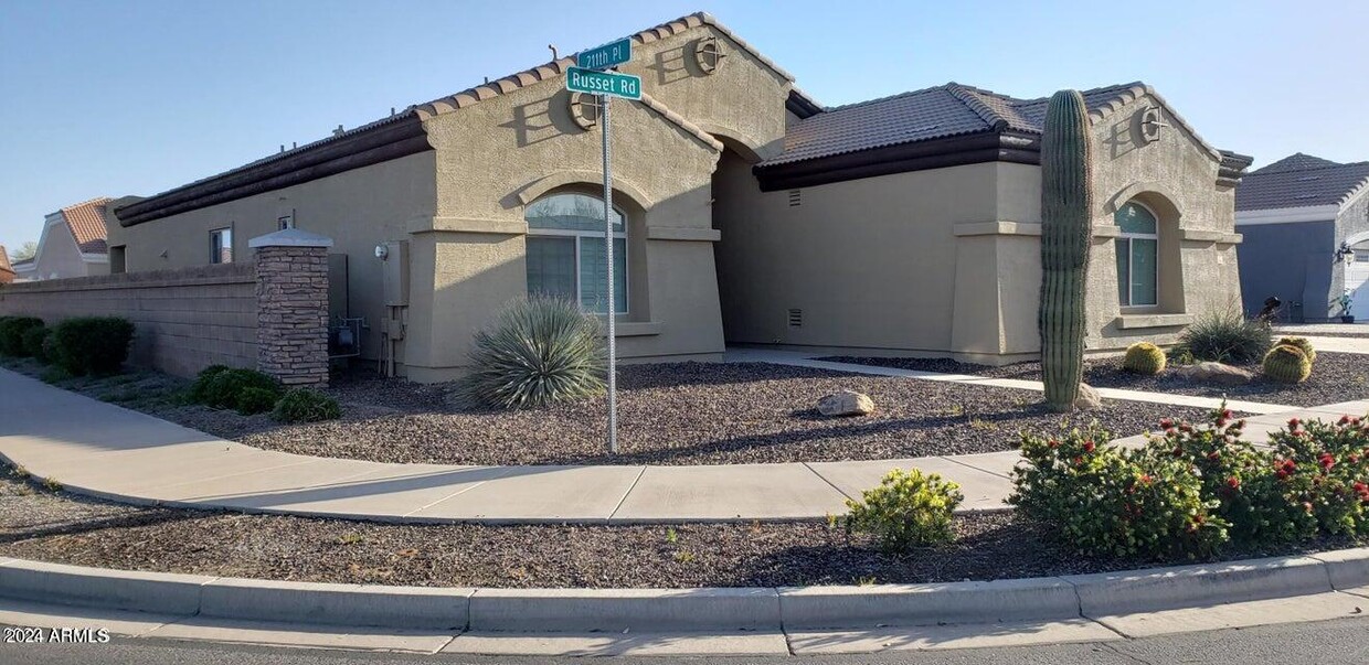 Foto principal - 21168 E Russet Rd