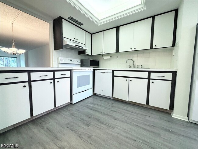 Foto del edificio - 2264 Winkler Ave