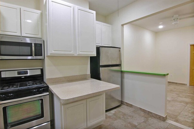 Building Photo - 2 bedroom in Glendale NY 11385