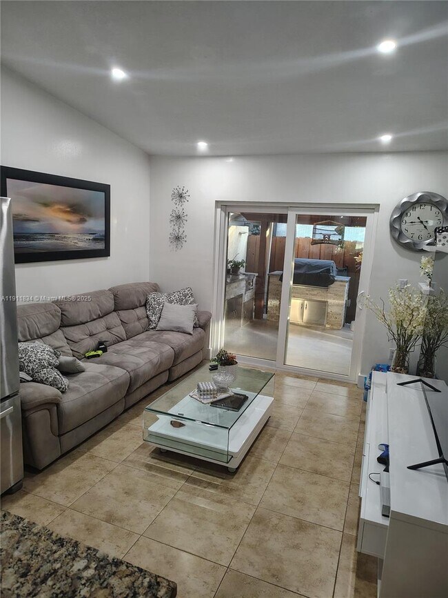 Foto del edificio - 10358 NW 128th Terrace